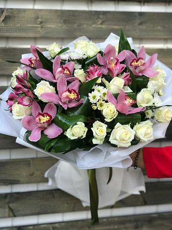 Букет цветов из: Розы и Хризантемы в Султане