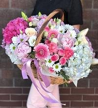 Композиция солнечный день в Султане Цветочная композиция из Розы, Хризантемы, Пионы и Лизиантусы в корзине в Султане