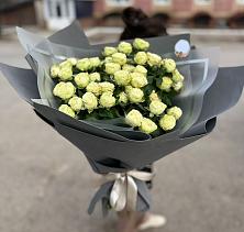 Букет Белые кустовые розы Солинеро в Султане