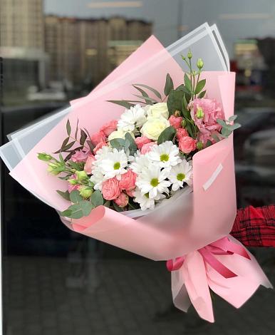 Букет цветов из: Розы, Лизиантусы и Хризантемы в Султане